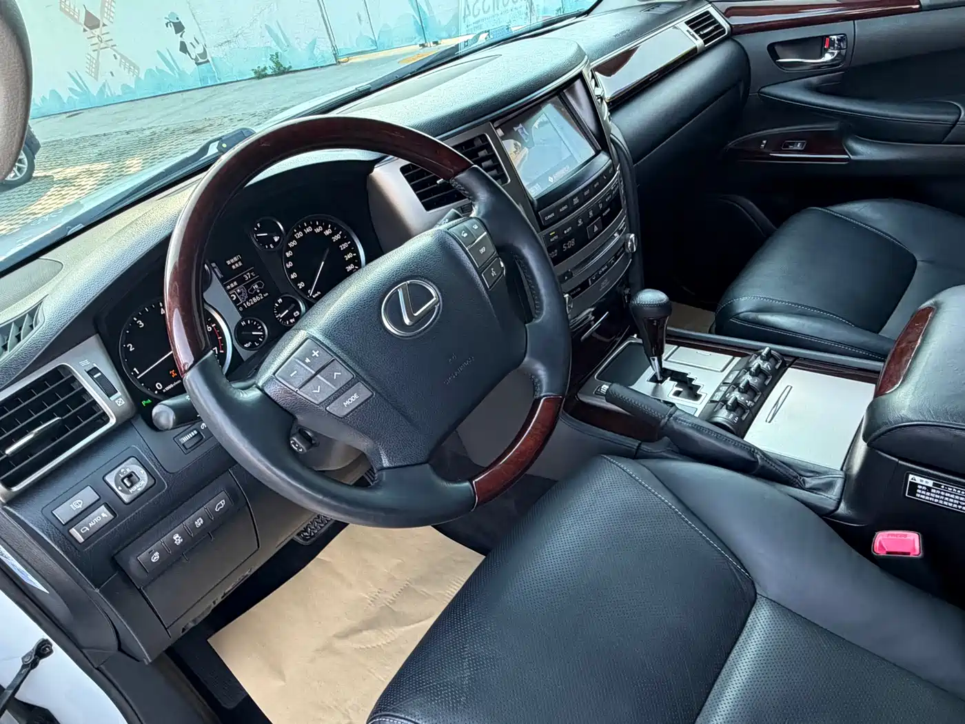 Lexus LX 2013 570 фото 17