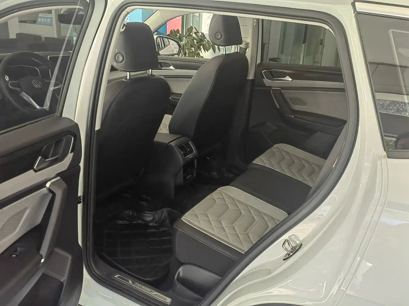 Volkswagen Tayron 2023 300TSI 2WD Luxury Plus Advanced Edition фото 6