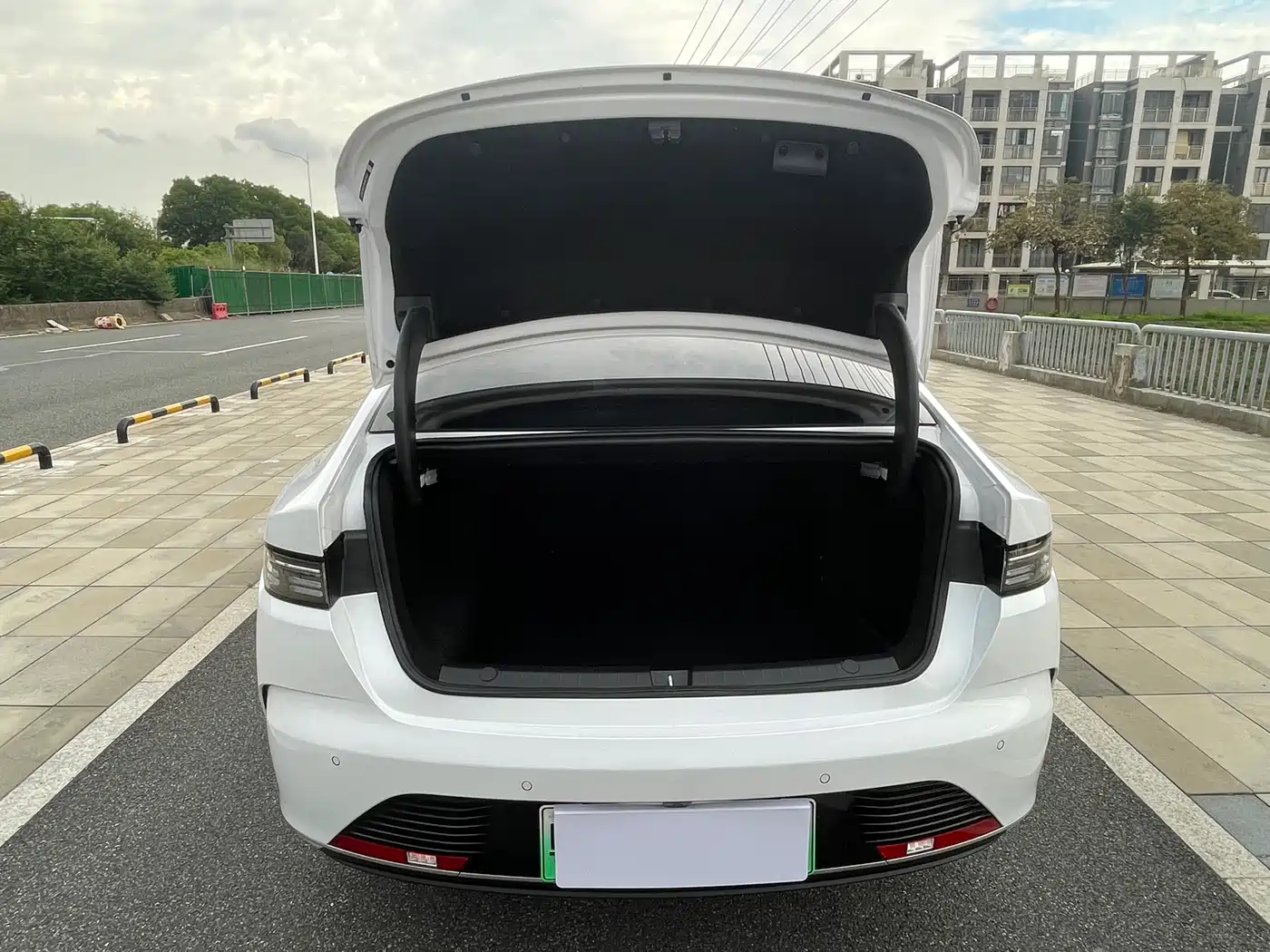 BYD Destroyer 05 2024 Glory Edition DM-i 120KM Luxury фото 17