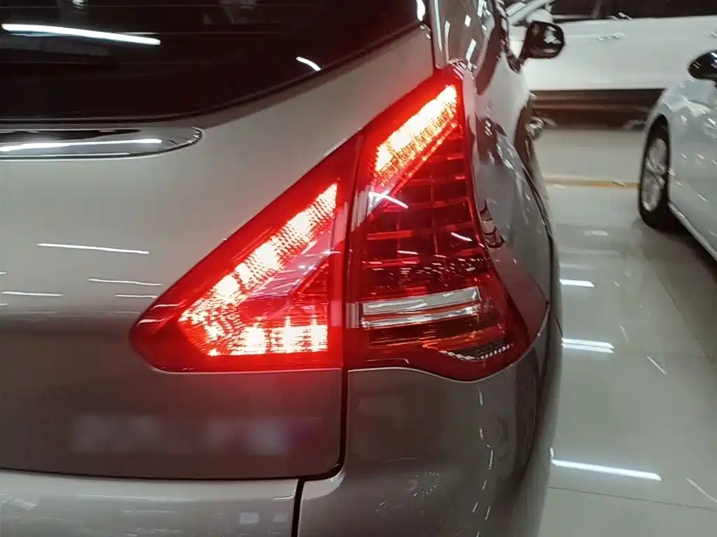 Peugeot 3008 2015 1.6THP Automatic Classic Edition фото 8