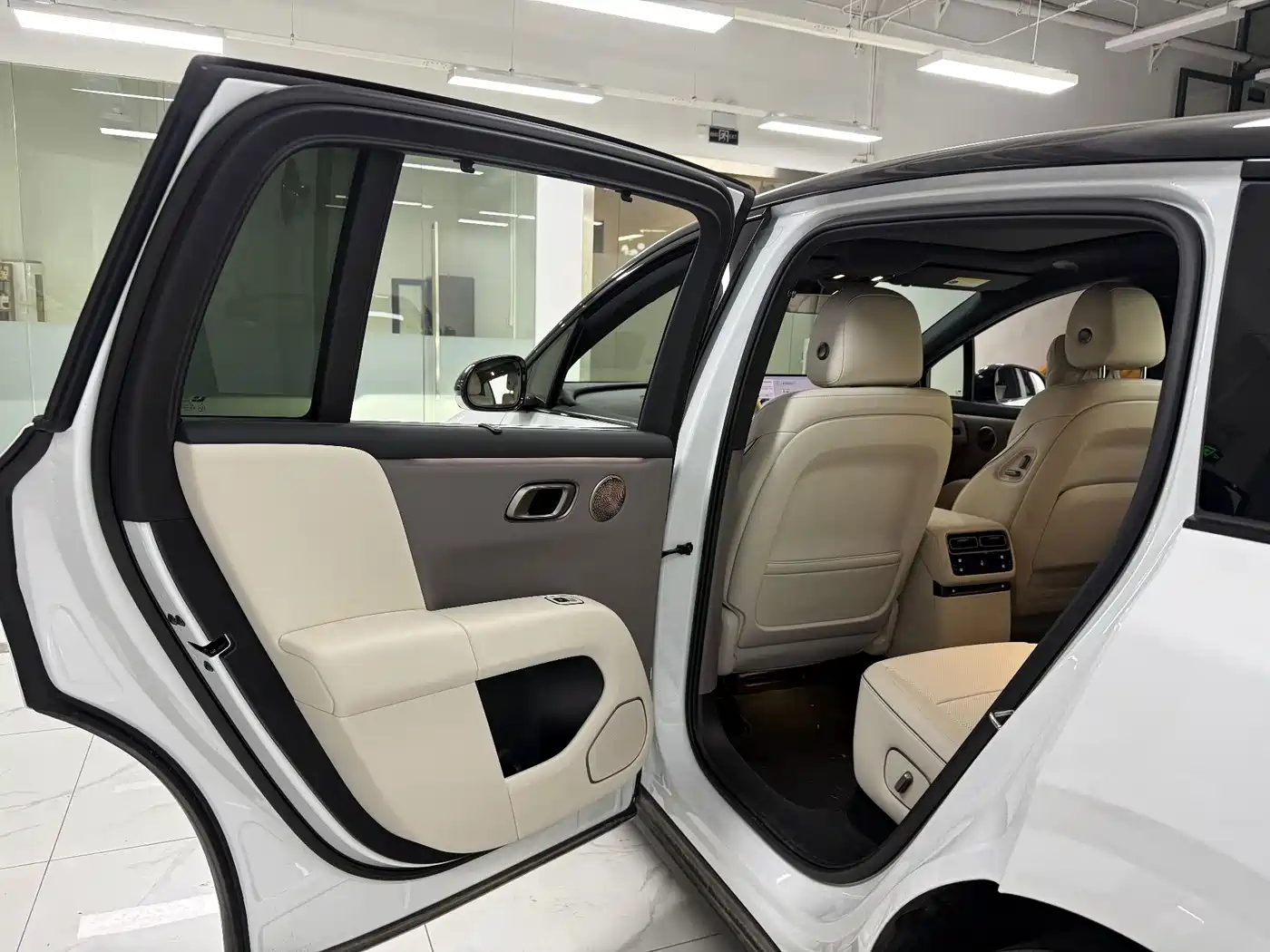 Li Auto i6 2025 2025 4WD Base Model