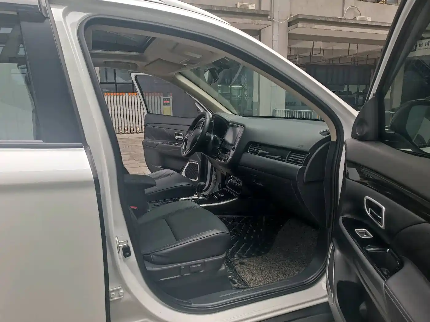 Mitsubishi Outlander 2019 2.0L 2WD Enjoy 5-Seater China VI фото 11