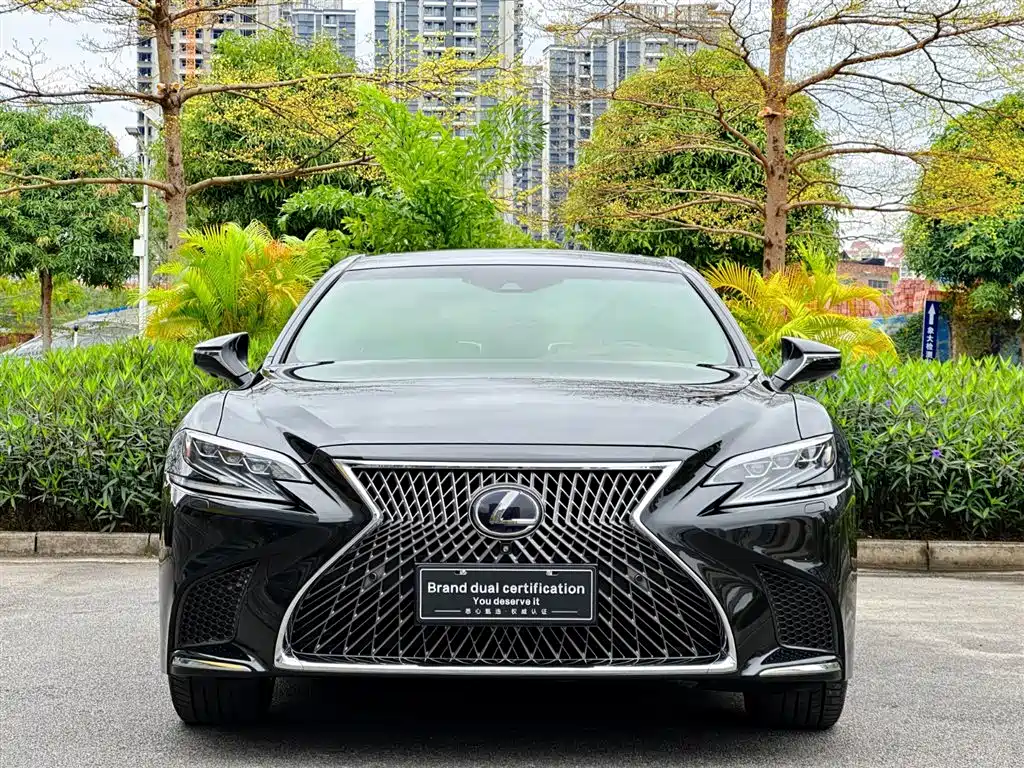 Lexus LS 2018 500h Executive Edition China VI фото 3