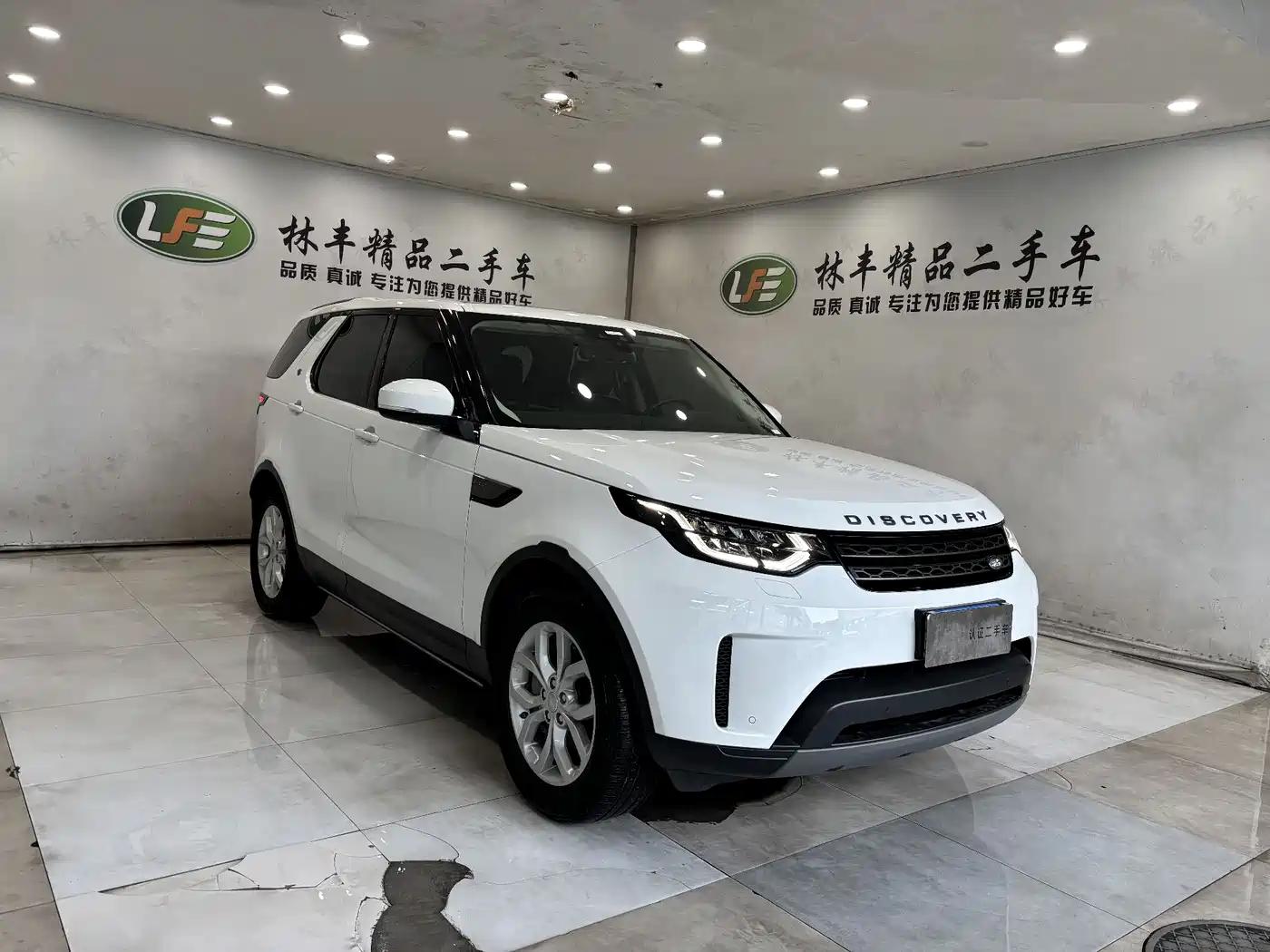 Land Rover Discovery 2017 3.0 SC V6 SE фото 3