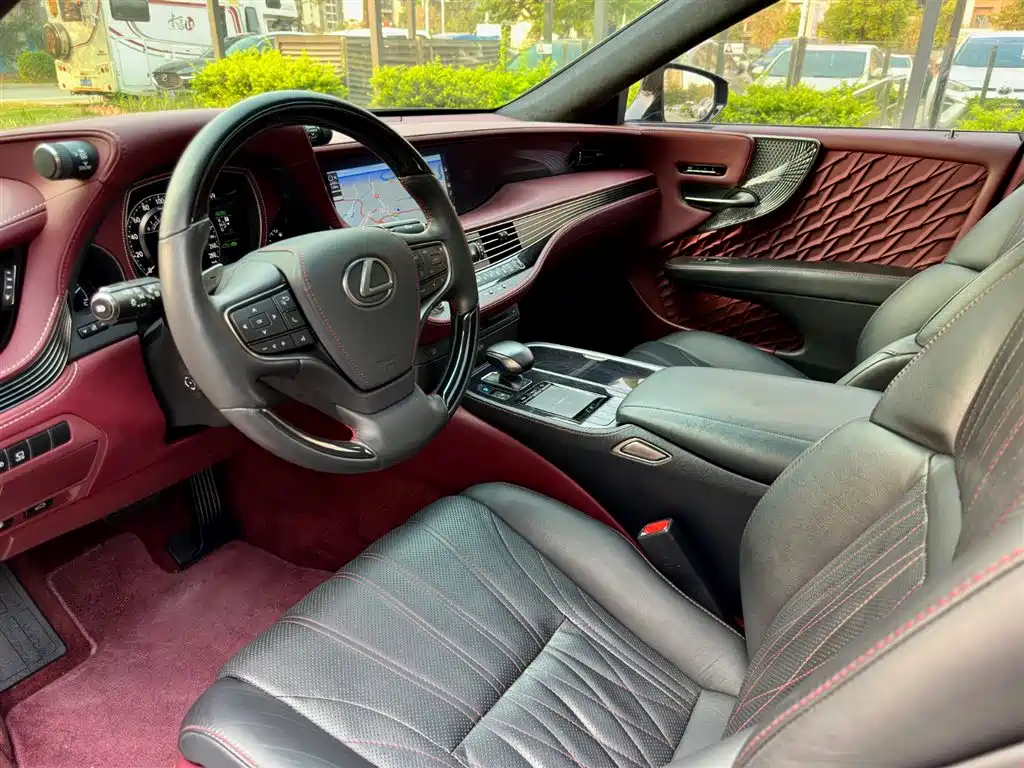 Lexus LS 2018 500h Executive Edition China VI фото 10