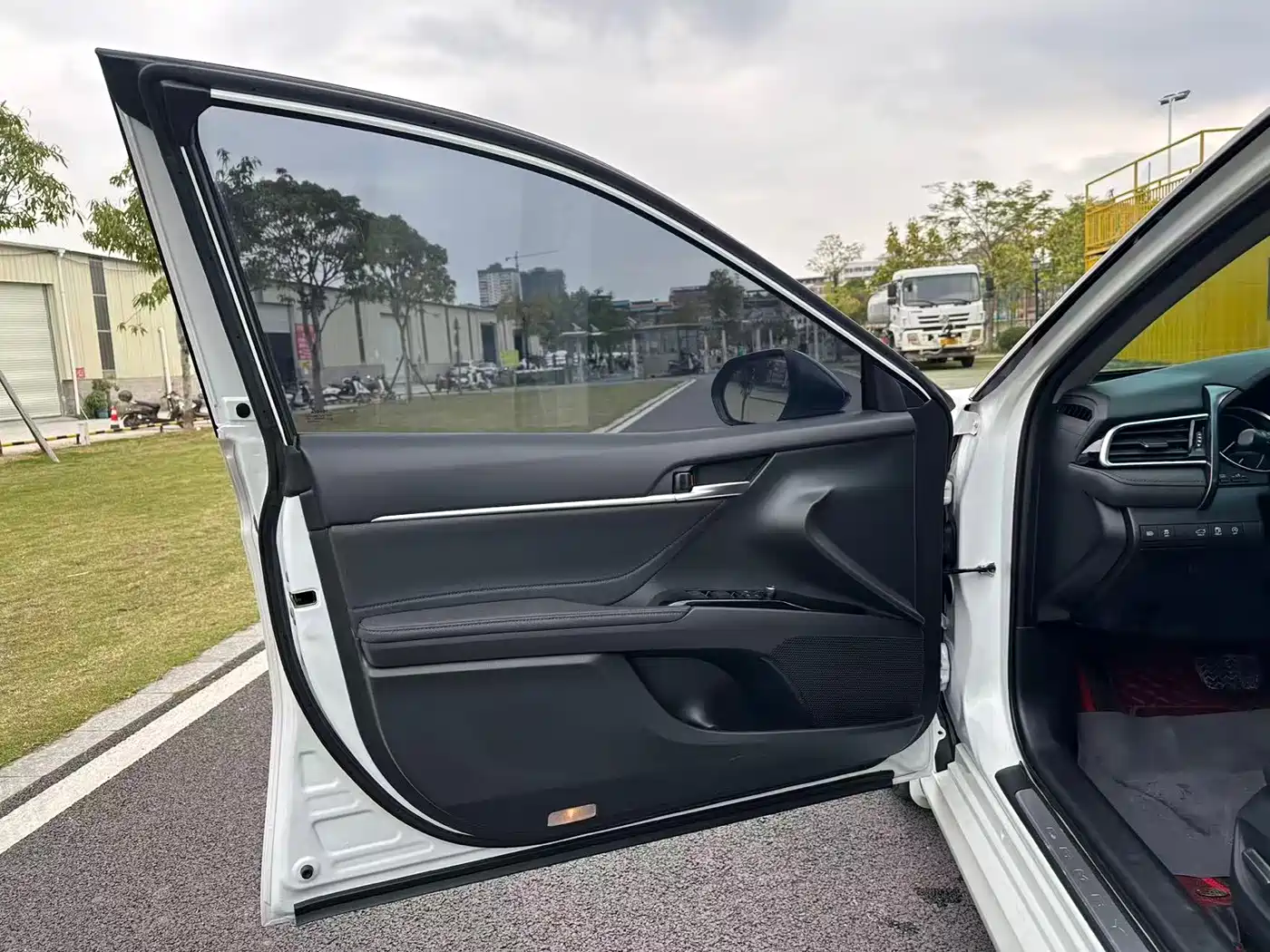 Toyota Camry 2021 2.0G Luxury Edition фото 12