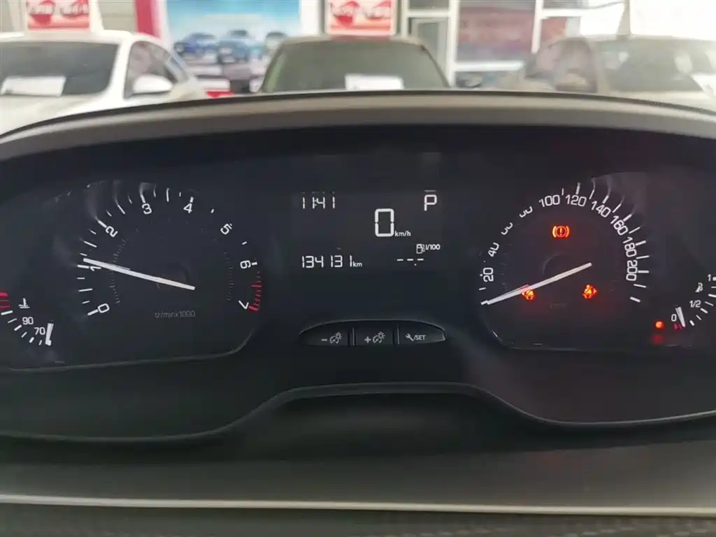 Peugeot 2008 2018 1.6L Automatic Trend Edition фото 12