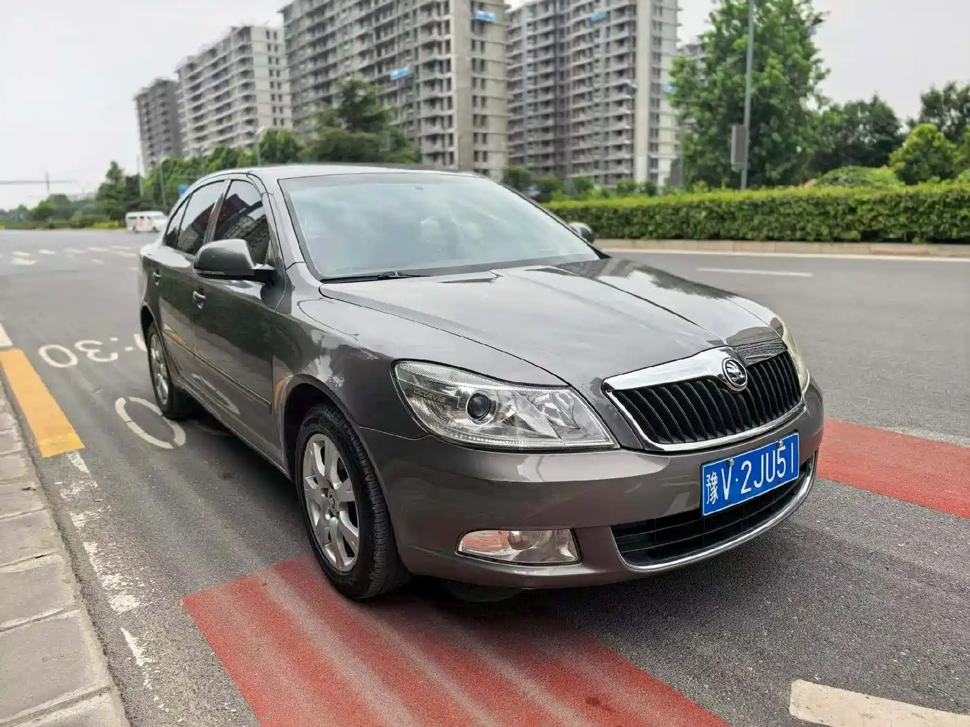 Škoda Octavia 2015 Classic 1.6L Automatic Leisure Edition фото 3