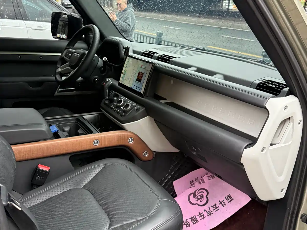 Land Rover Defender 2023 Facelift 110 3.0T P400 Dark Special Edition фото 12