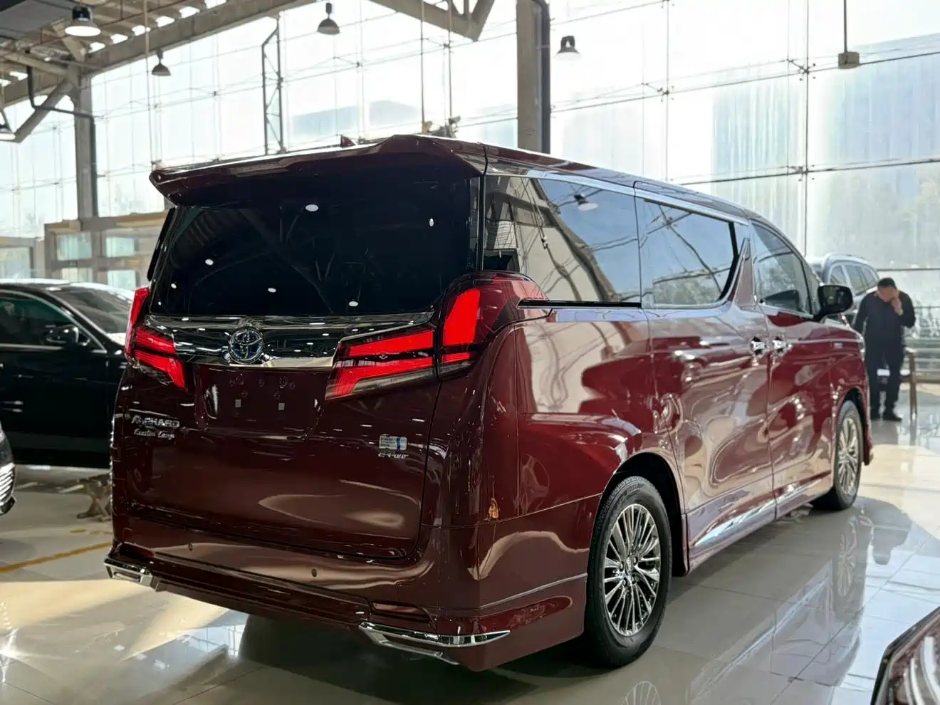 Toyota Alphard 2021 Hybrid 2.5L Premium фото 22