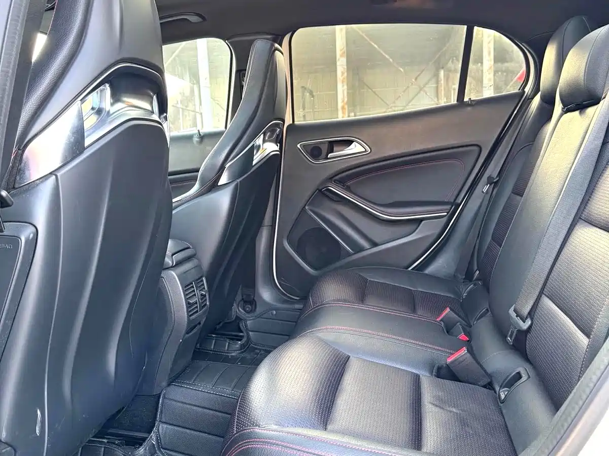Mercedes-Benz GLA AMG 2015 AMG GLA 45 4MATIC фото 13
