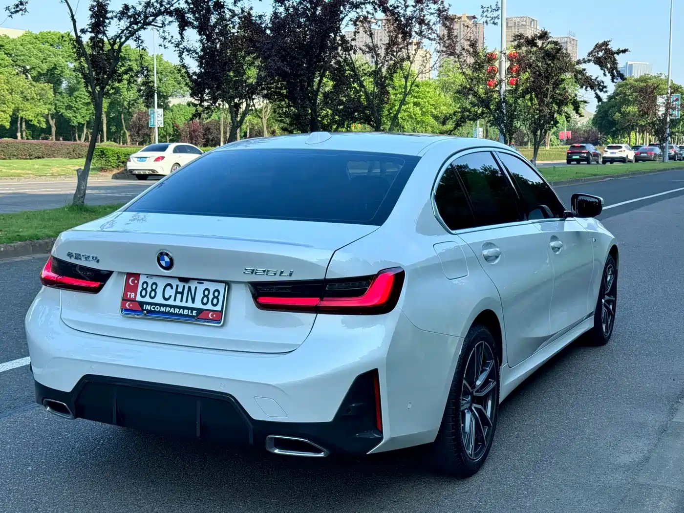 BMW 3 Series 2023 325Li M Sport Package фото 9