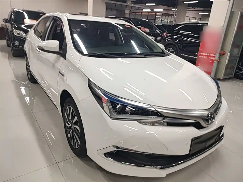 Toyota Corolla 2016 Dual Hybrid 1.8L E-CVT Elite Edition фото 4