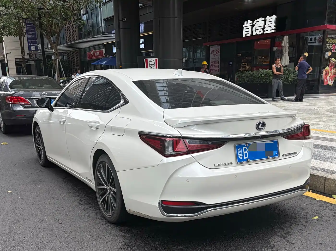 Lexus ES 2021 300h Luxury Edition фото 12