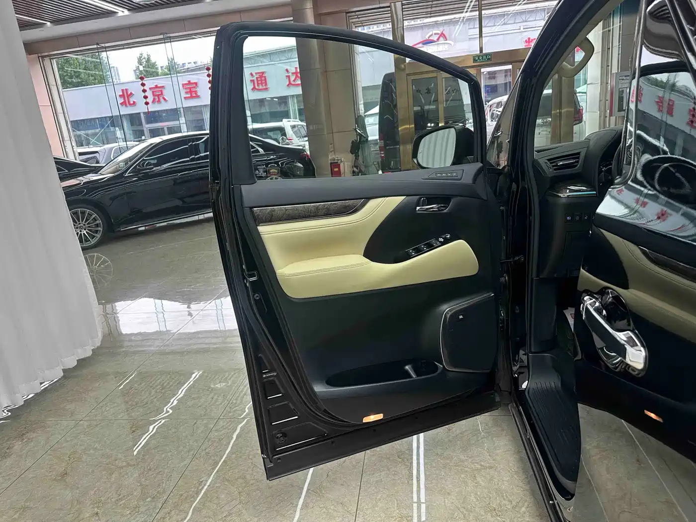 Toyota Vellfire 2021 Crown Hybrid 2.5L HV Premium Edition фото 12