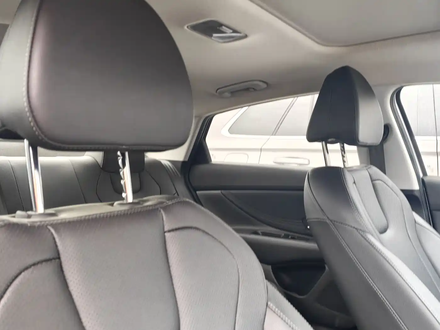 Hyundai Elantra 2023 1.5L CVT GLS Premium фото 15