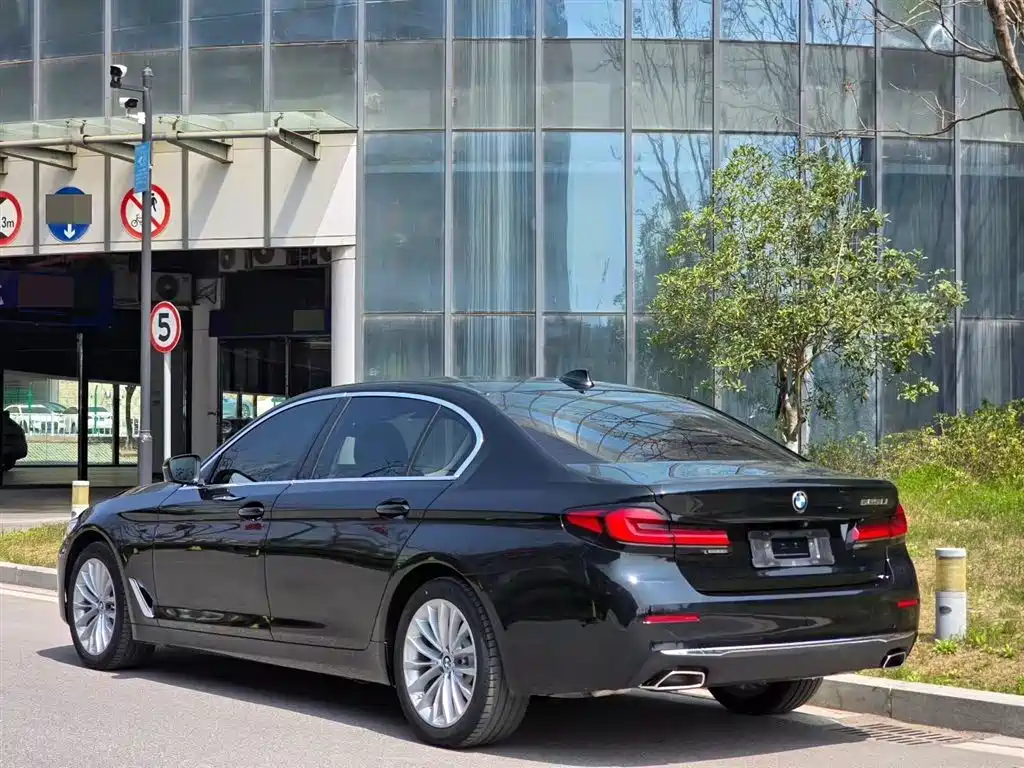 BMW 5 Series 2021 525Li Luxury Package фото 3