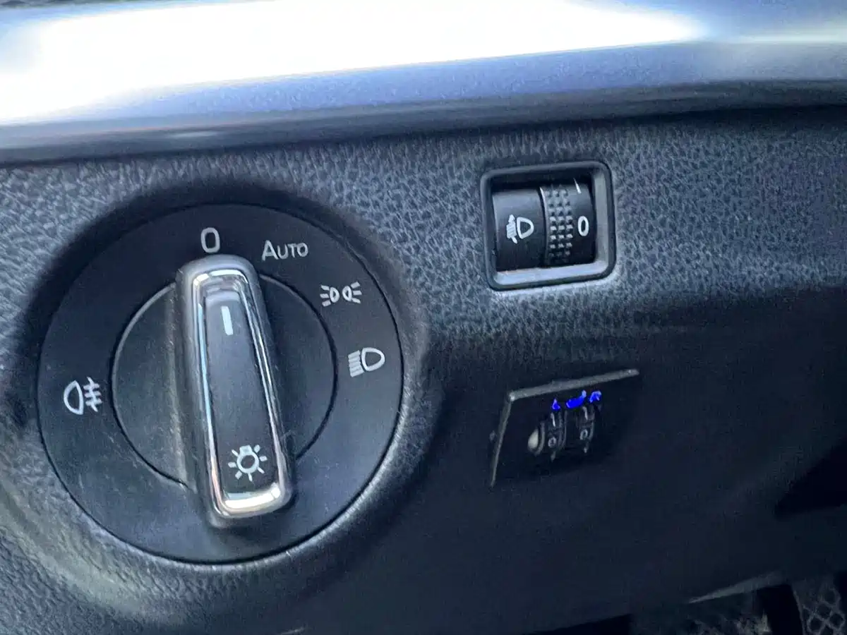 Škoda Kamiq 2023 1.5L Auto Comfort Edition фото 10