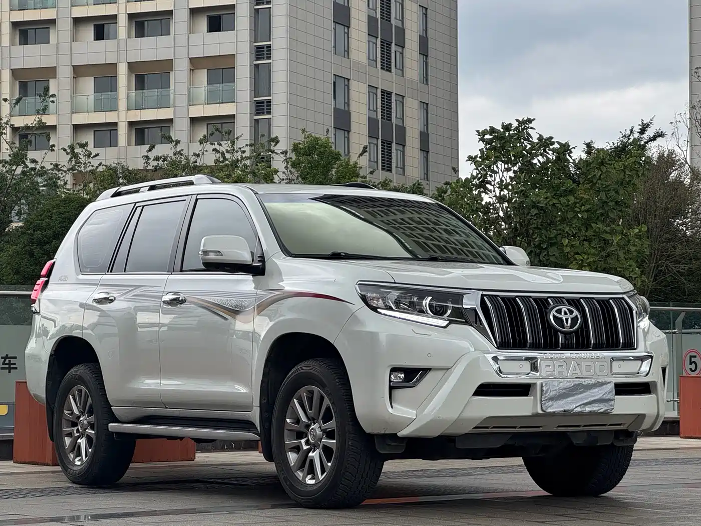 Toyota Prado 2019 3.5L Automatic TX-L Zunxiang Edition with Rear-mounted Spare Tire фото 3