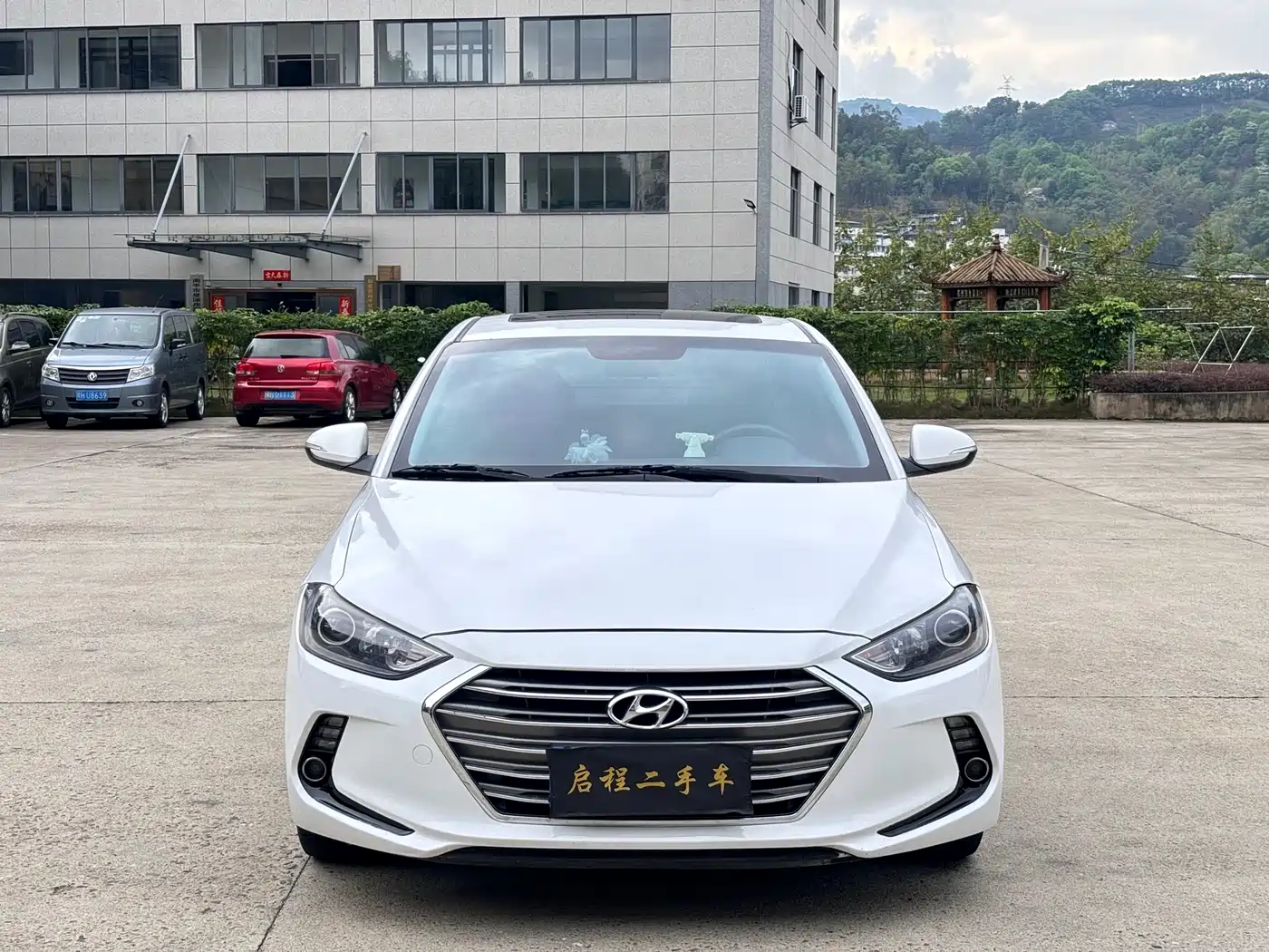 Hyundai Elantra 2018 1.6L Automatic 15th Anniversary Special Edition фото 2