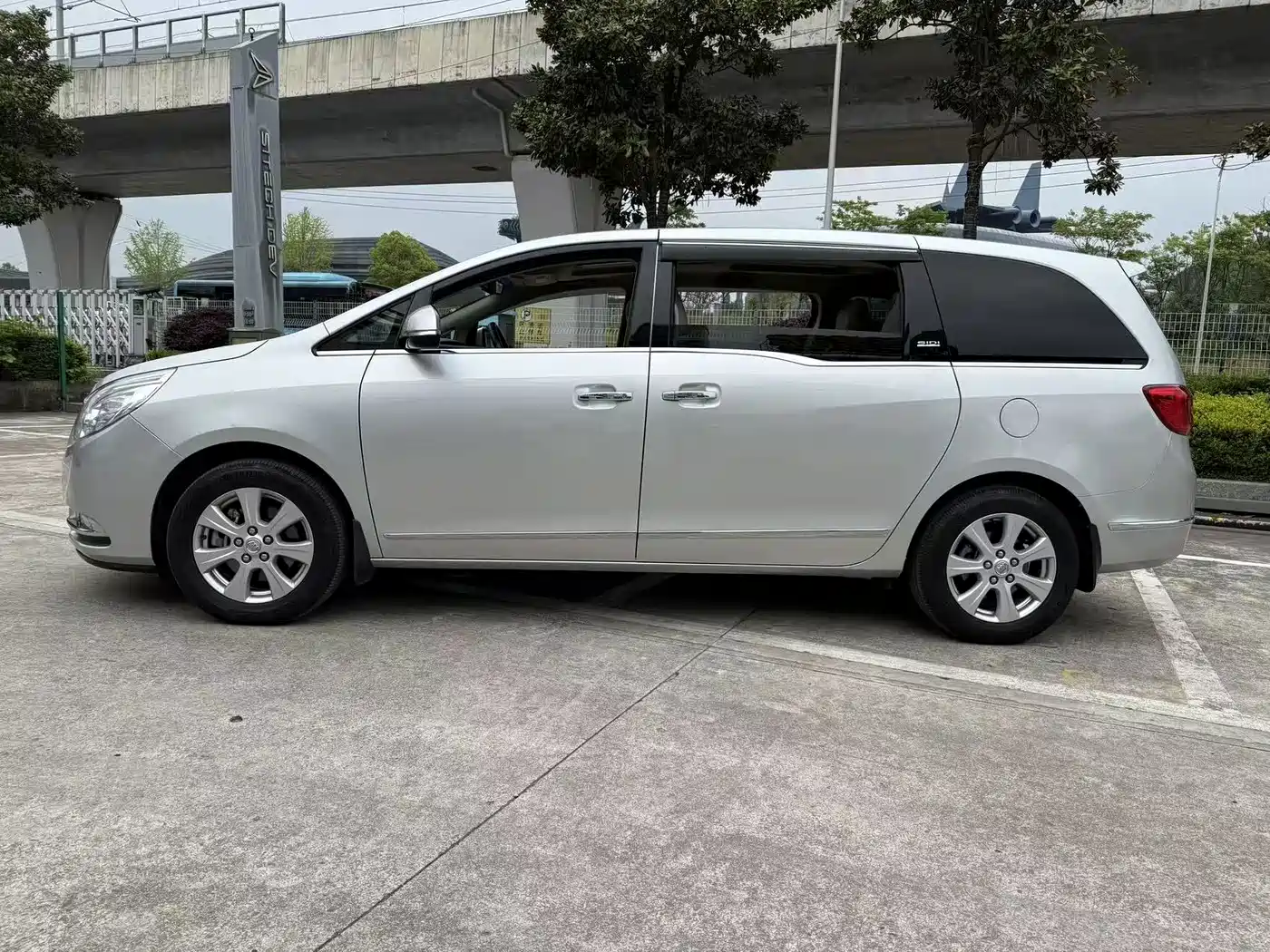 Buick GL8 2014 3.0L GT Luxury Business Elegance фото 4