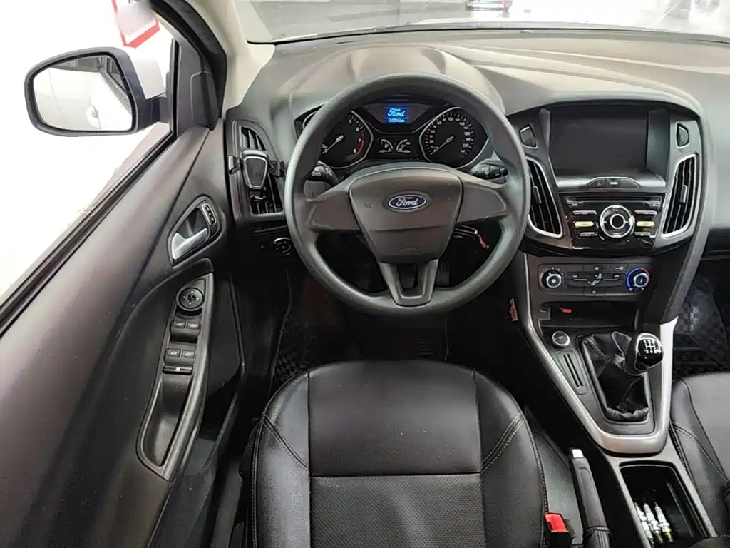 Фото 15 - Ford Focus