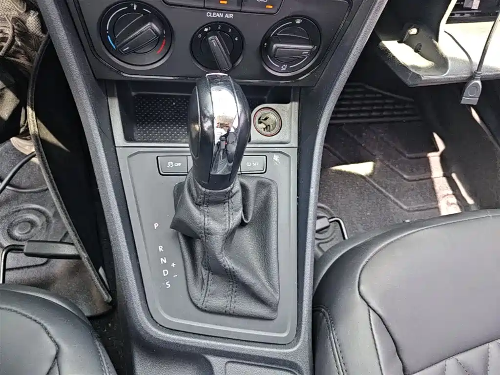 Volkswagen Lavida 2017 1.6L Automatic Trend Edition фото 14