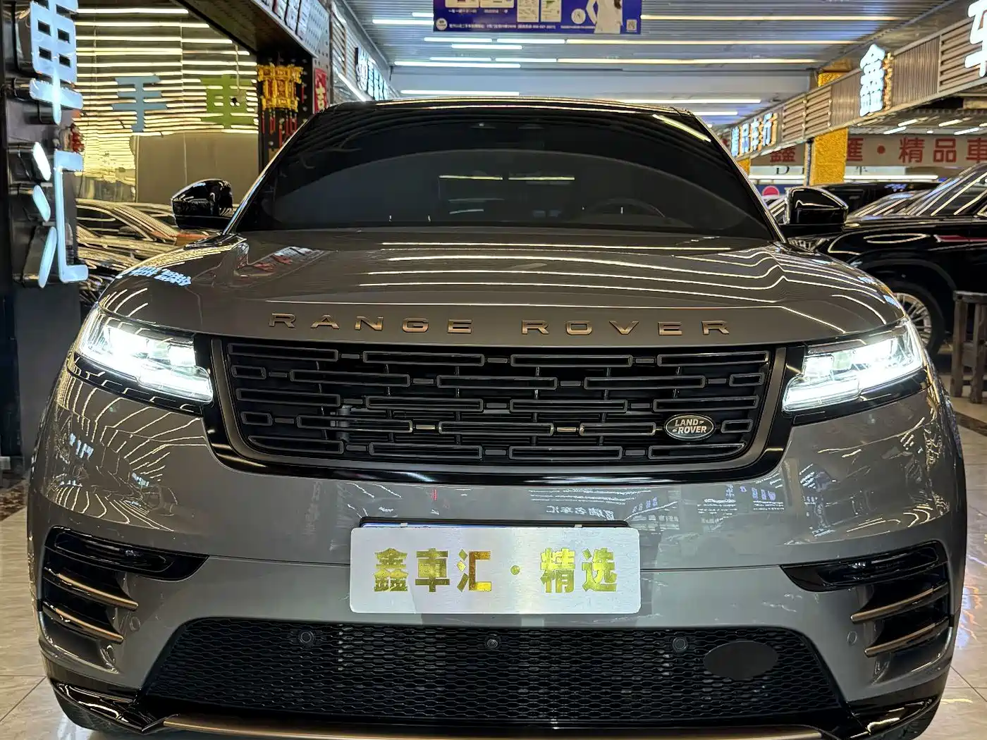 Фото 2 - Land Rover Range Rover Velar
