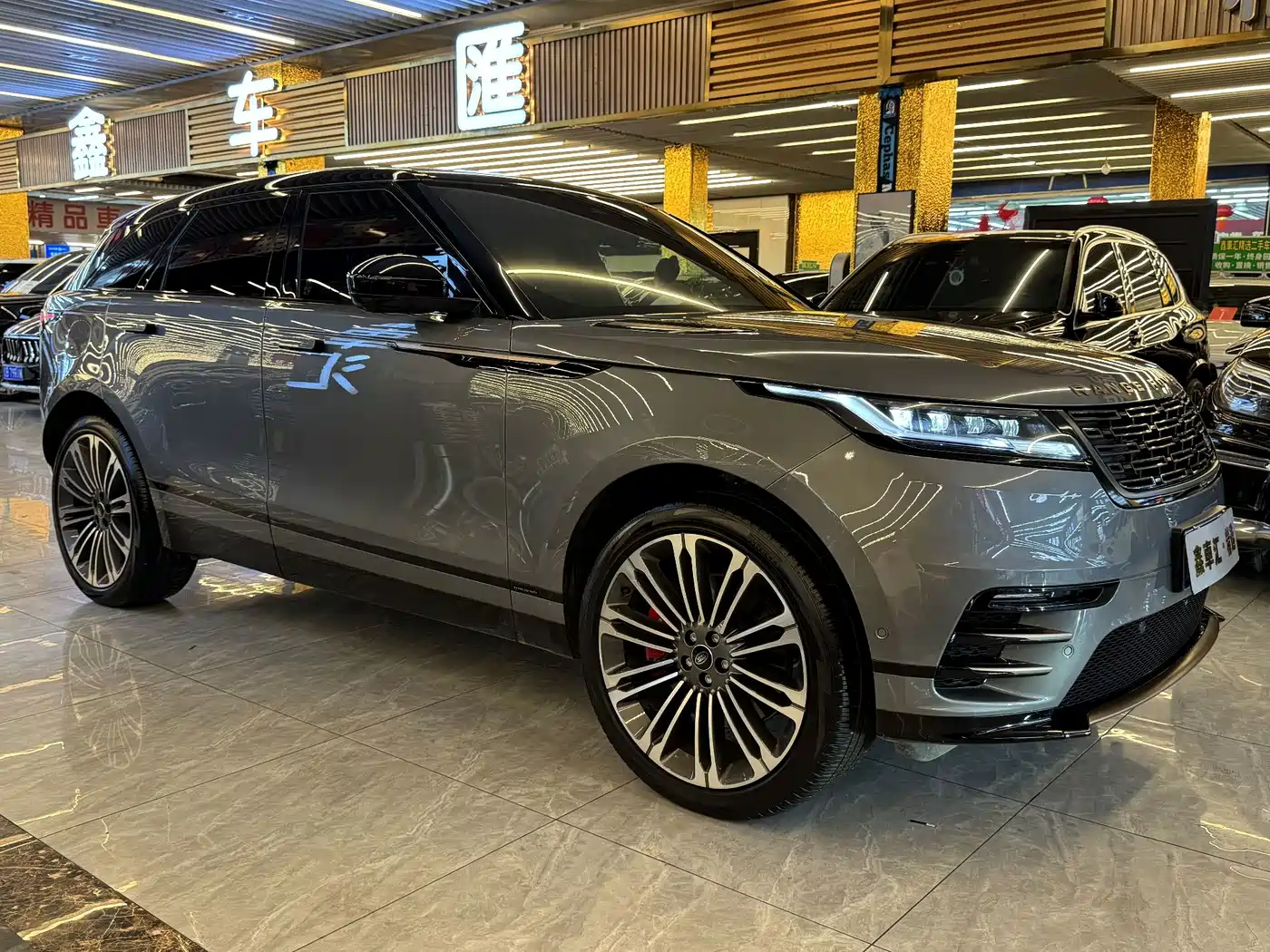 Фото 8 - Land Rover Range Rover Velar