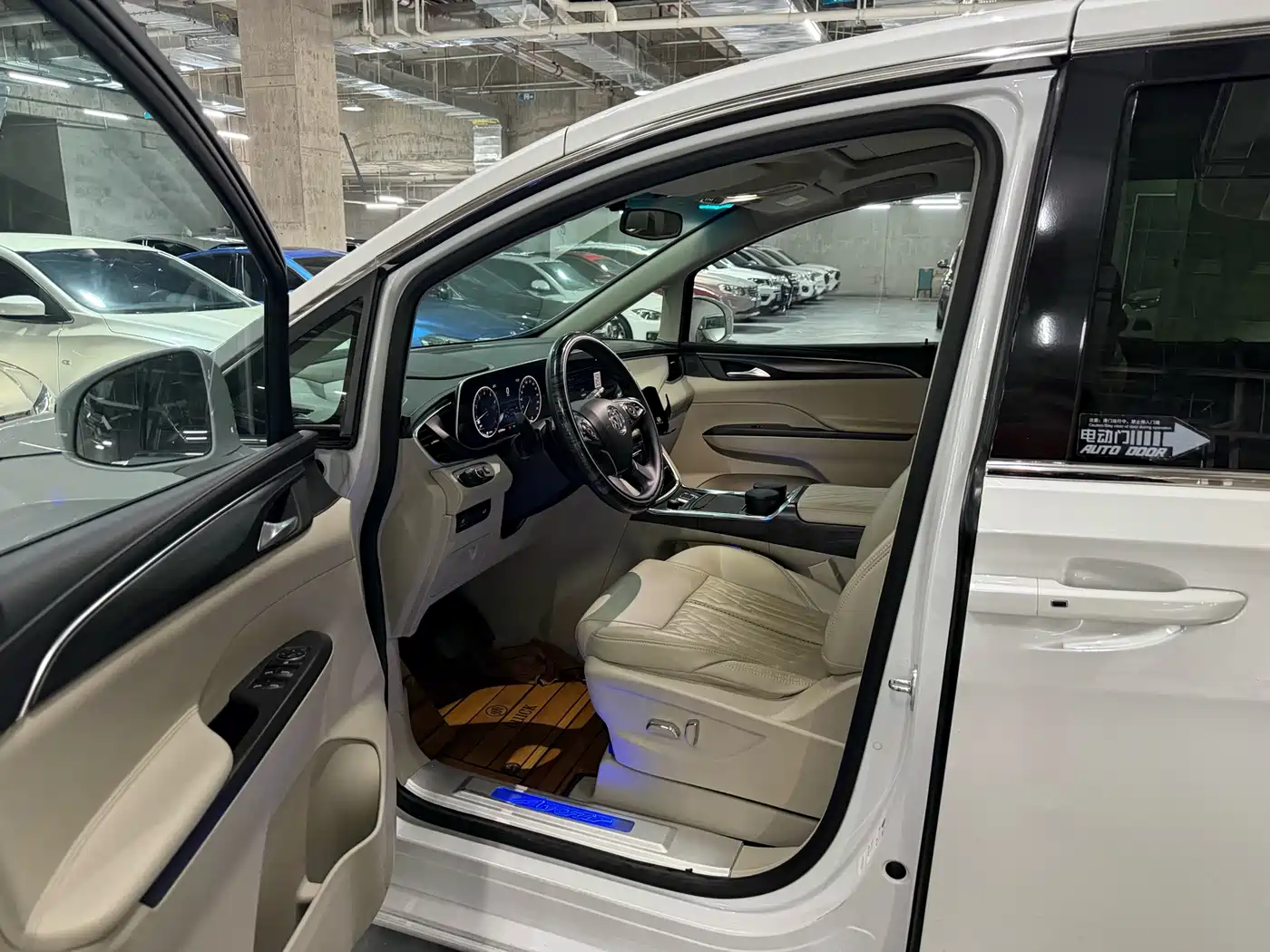Buick GL8 2021 ES Landlord 653T Comfort фото 9