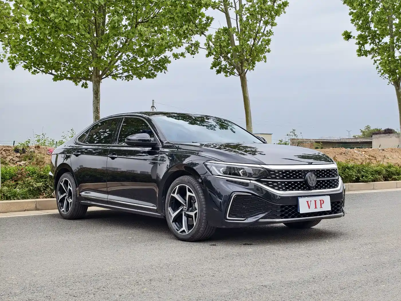 Volkswagen Passat 2024 380TSI Starlight Luxury Edition фото 3