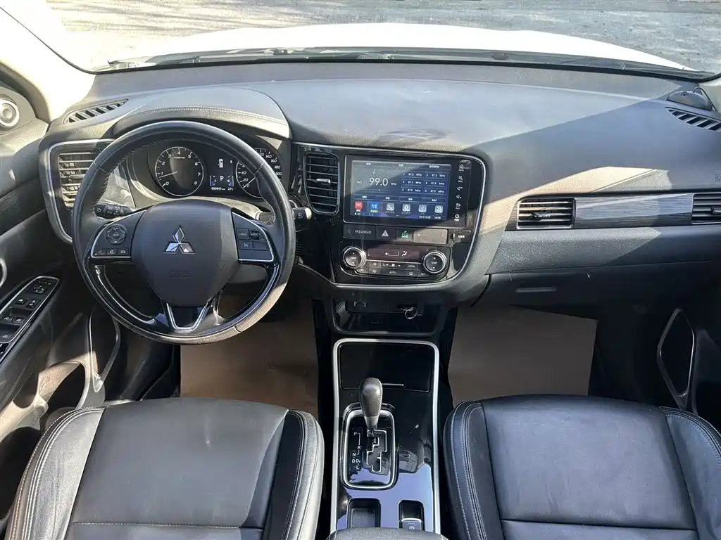 Mitsubishi Outlander 2019 2.0L 2WD Enjoy Edition 5-seater China V фото 8