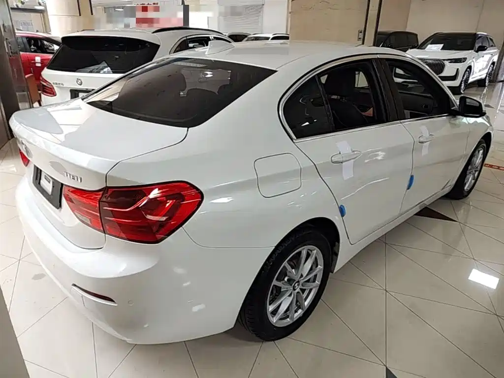 BMW 1 Series 2018 118i Fashion Edition фото 7
