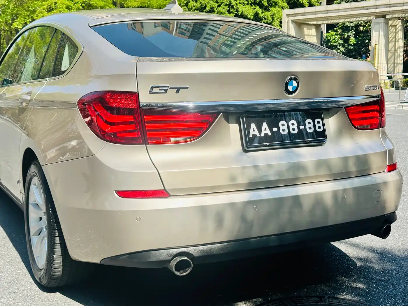 BMW 5 Series GT 2010 535i Leading Model фото 10