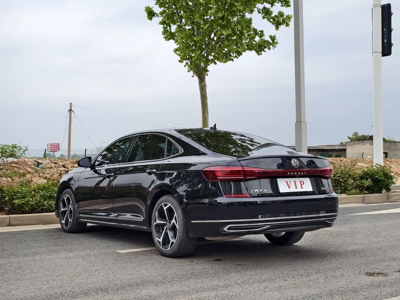 Volkswagen Passat 2024 380TSI Starlight Luxury Edition фото 7