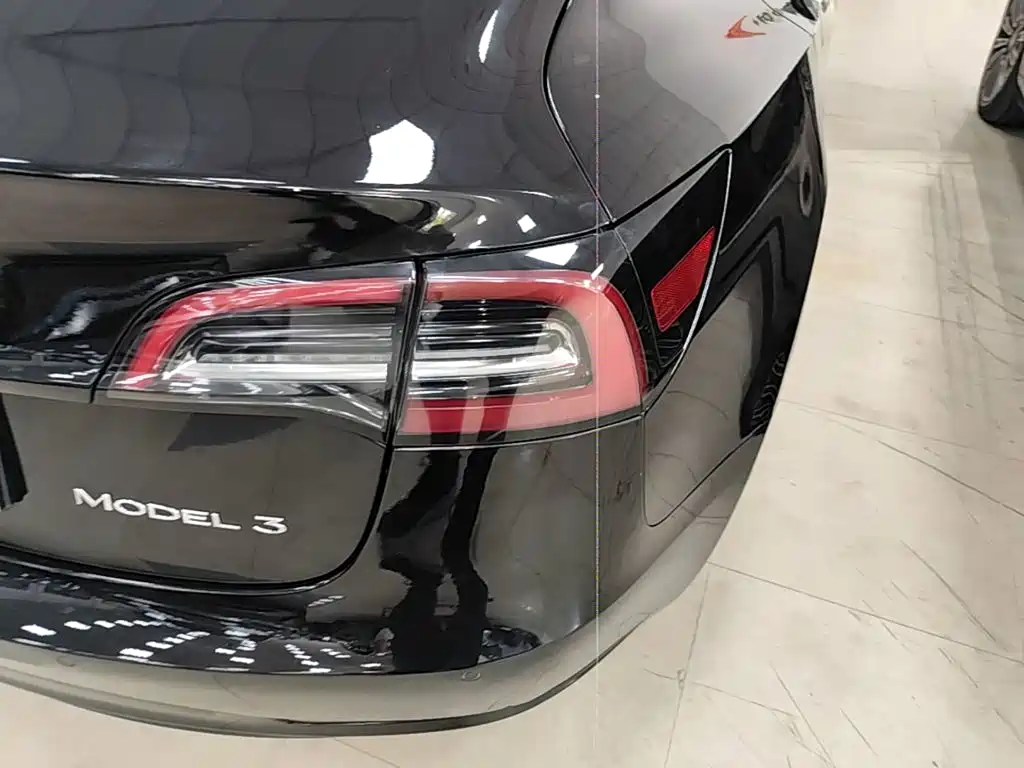 Фото 8 - Tesla Model 3