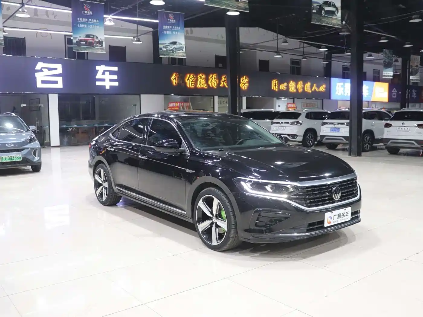 Volkswagen Passat 2023 330TSI Elite Edition фото 2