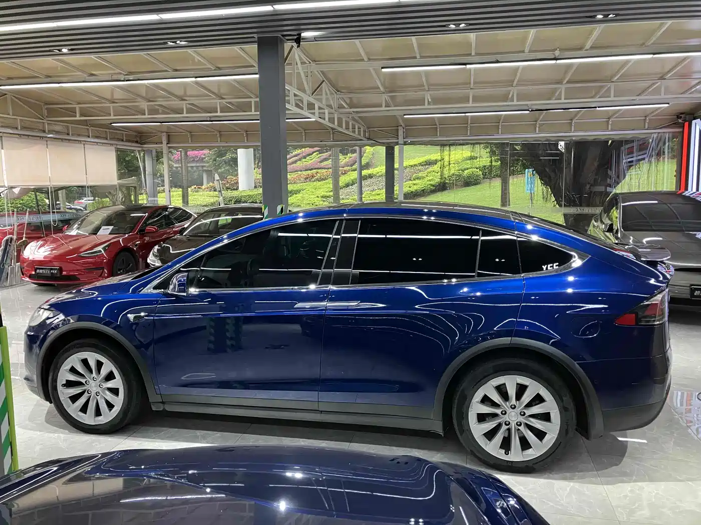TESLA MODEL X