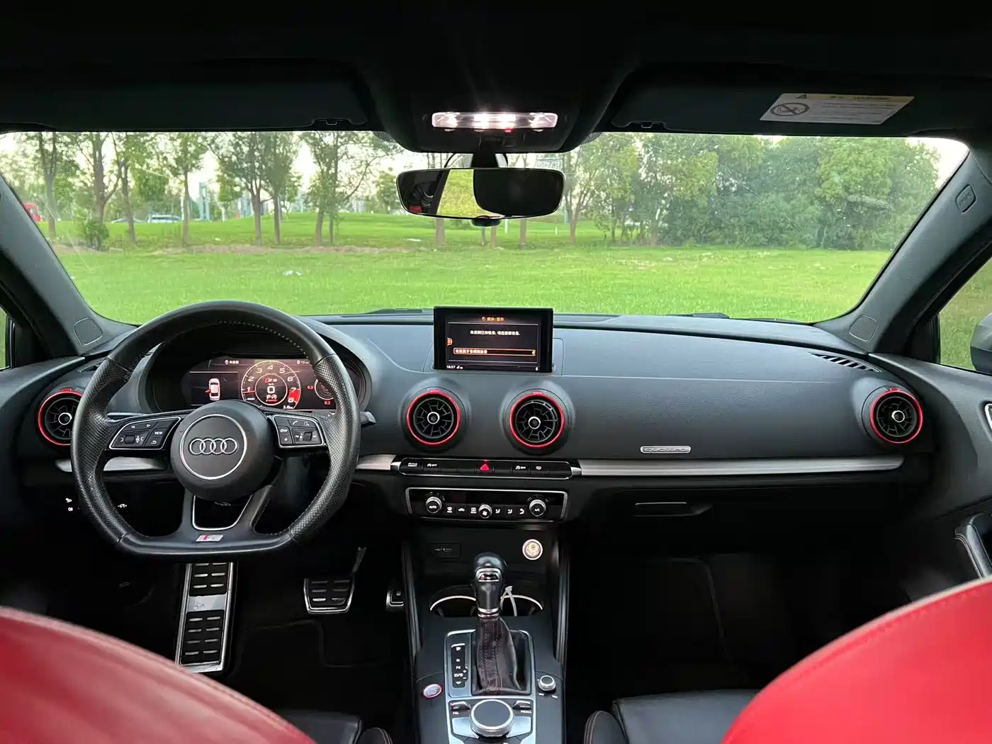 Audi S3 2019 Audi S3 2.0T Limousine фото 5