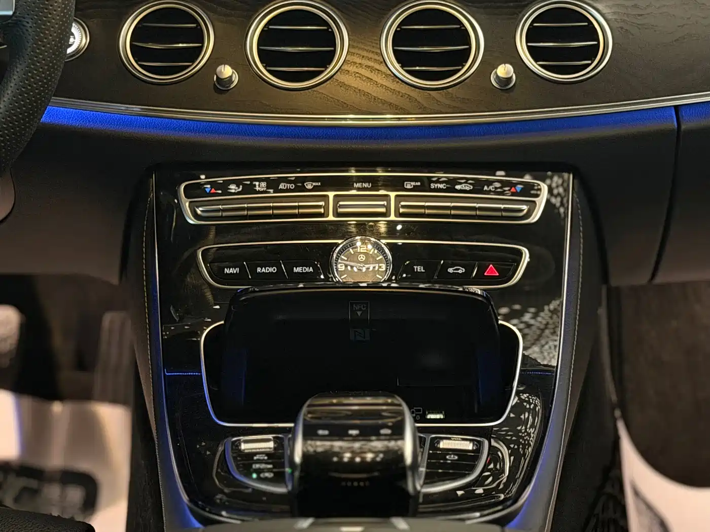 Mercedes-Benz E-Class 2017 E 200 L 4MATIC фото 15