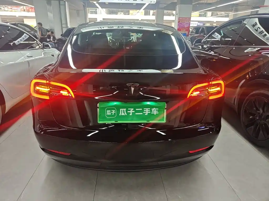 Фото 6 - Tesla Model 3