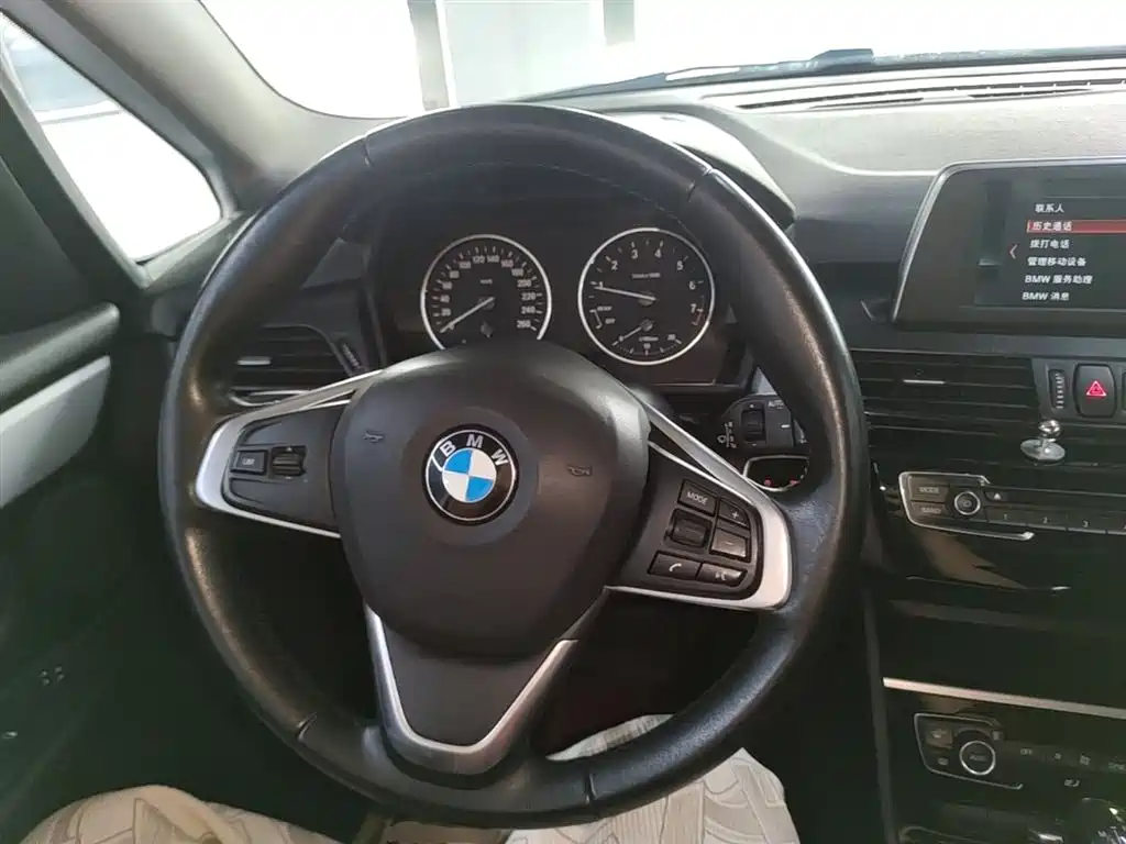 BMW 2 Series Touring 2016 218i Leading фото 11