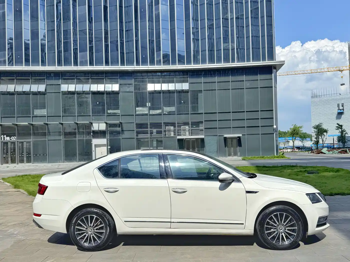 Škoda Octavia 2018 TSI230 DSG Luxury Edition фото 10