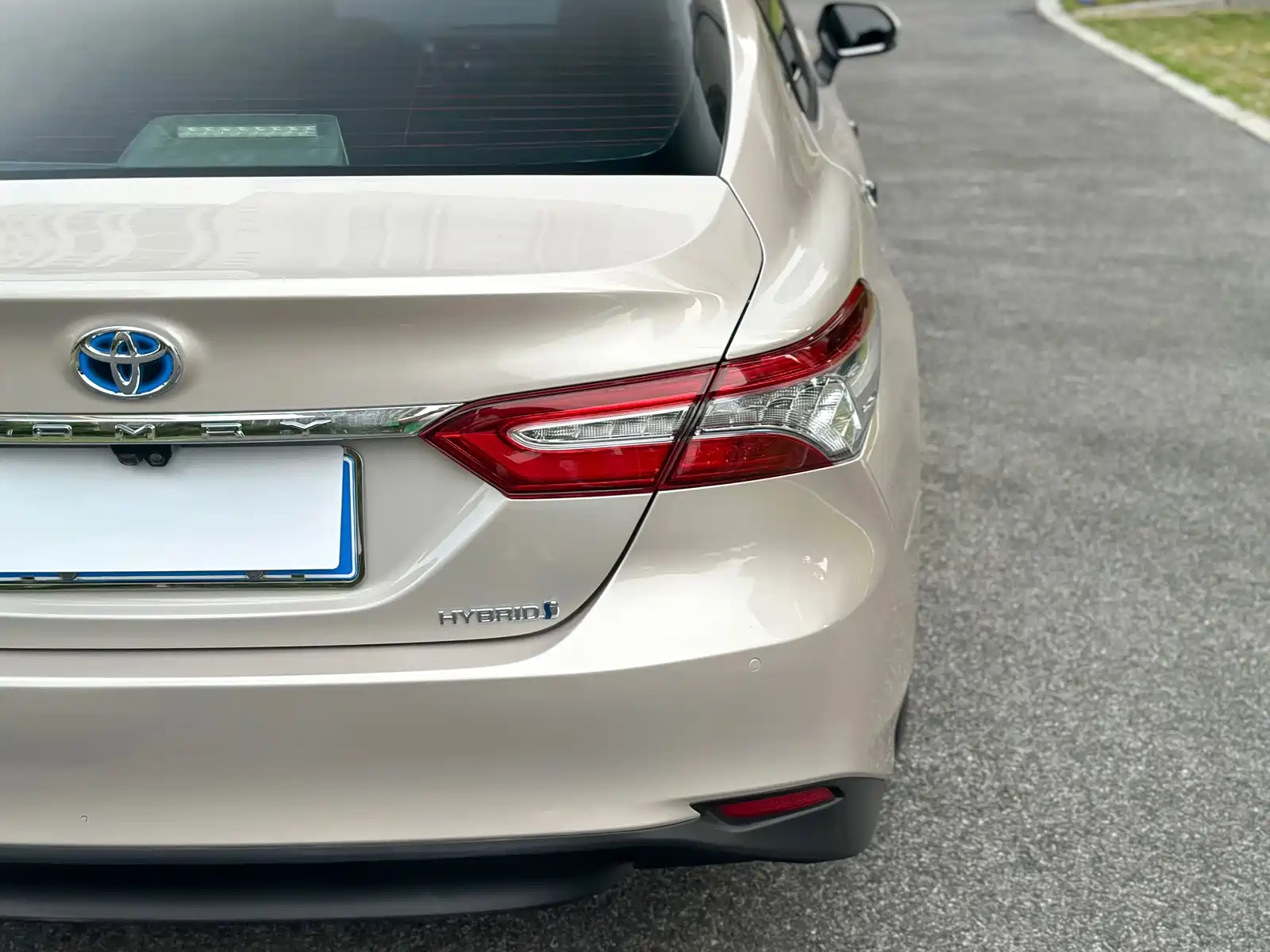 Фото 10 - Toyota Camry