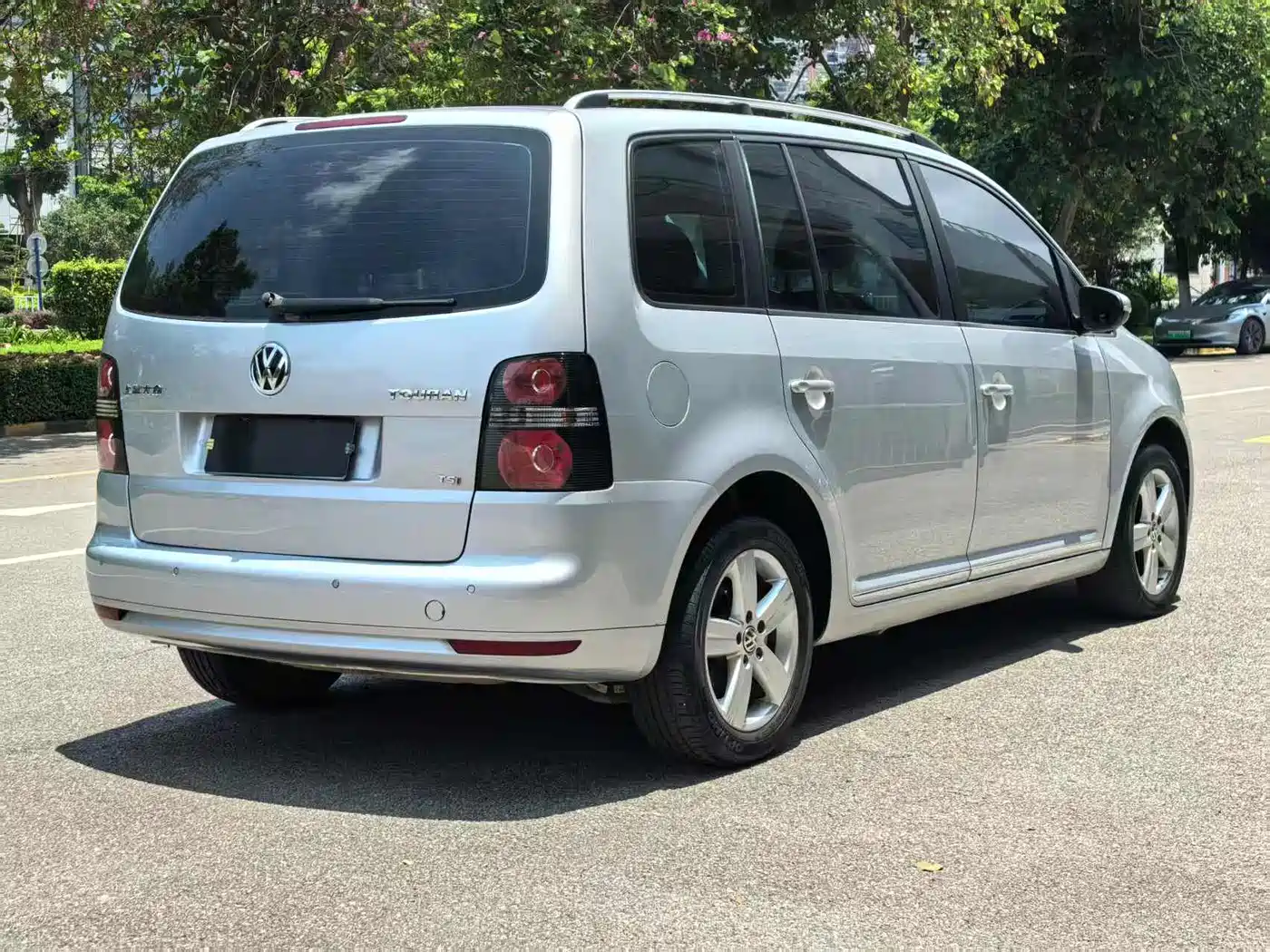 Volkswagen Touran 2015 1.4T DSG Comfort Edition 5-seater фото 4