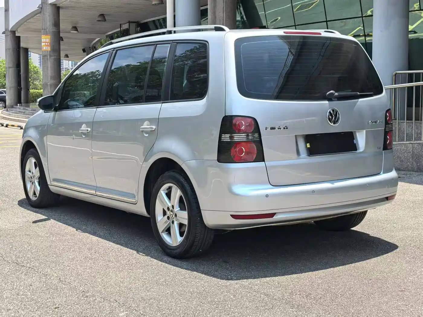 Volkswagen Touran 2015 1.4T DSG Comfort Edition 5-seater фото 6