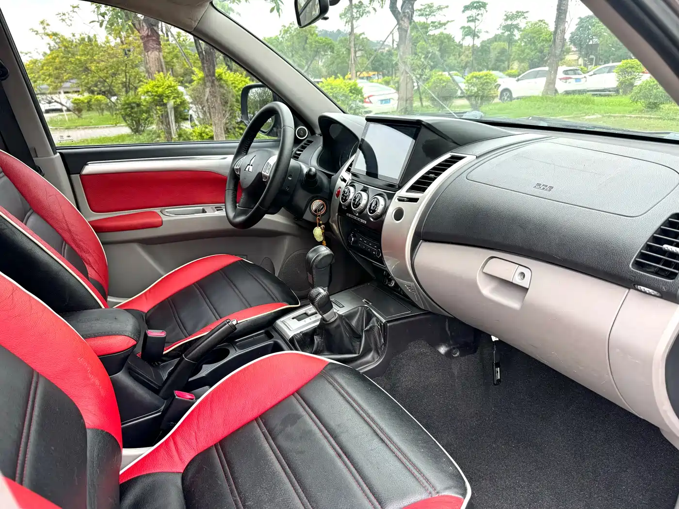 Mitsubishi Pajero Sport 2013 3.0L AWD Executive фото 9