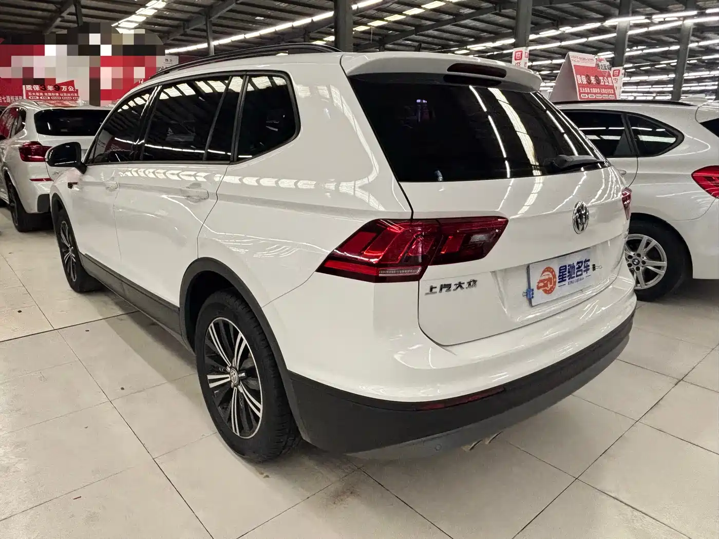Фото 12 - Volkswagen Tiguan L