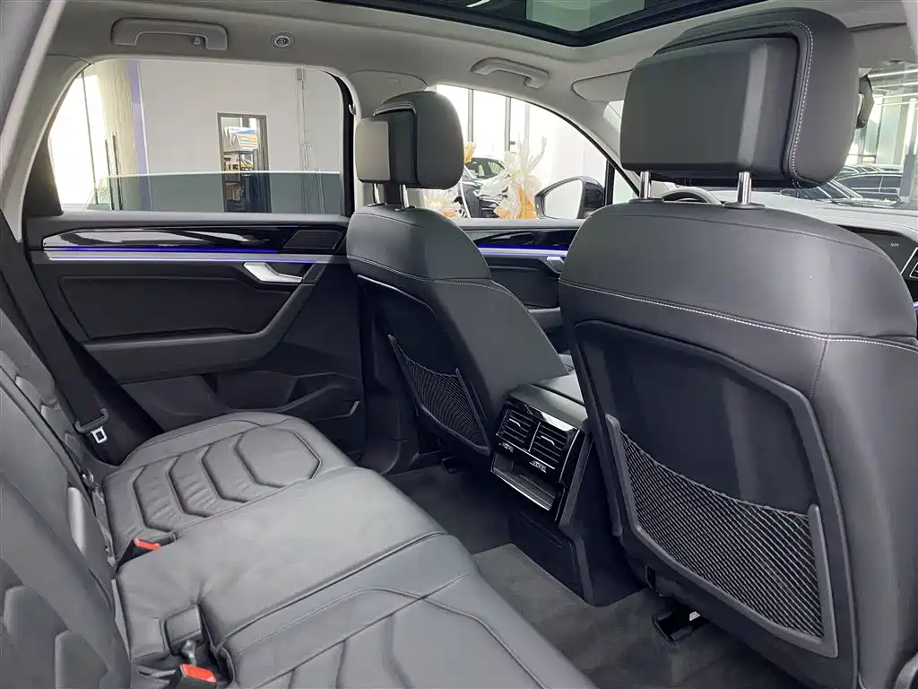 Volkswagen Touareg 2022 3.0TSI Rui Xiang Edition Gloss Black Sport Package фото 12