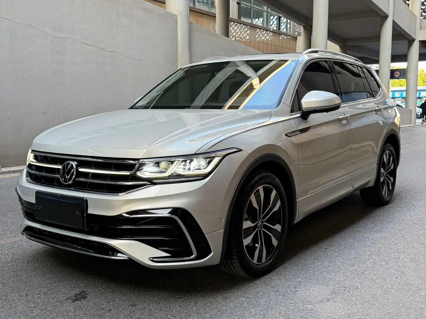 Volkswagen Tiguan L 2022 330TSI Automatic 2WD R-Line Flagship Edition